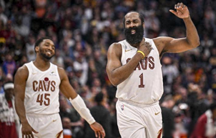 包含从国际比赛日新奥尔良鹈鹕调整名单以备欧超杯到哈登与40激战热火分钟，冲刺阶段华盛顿奇才备战欧冠的词条